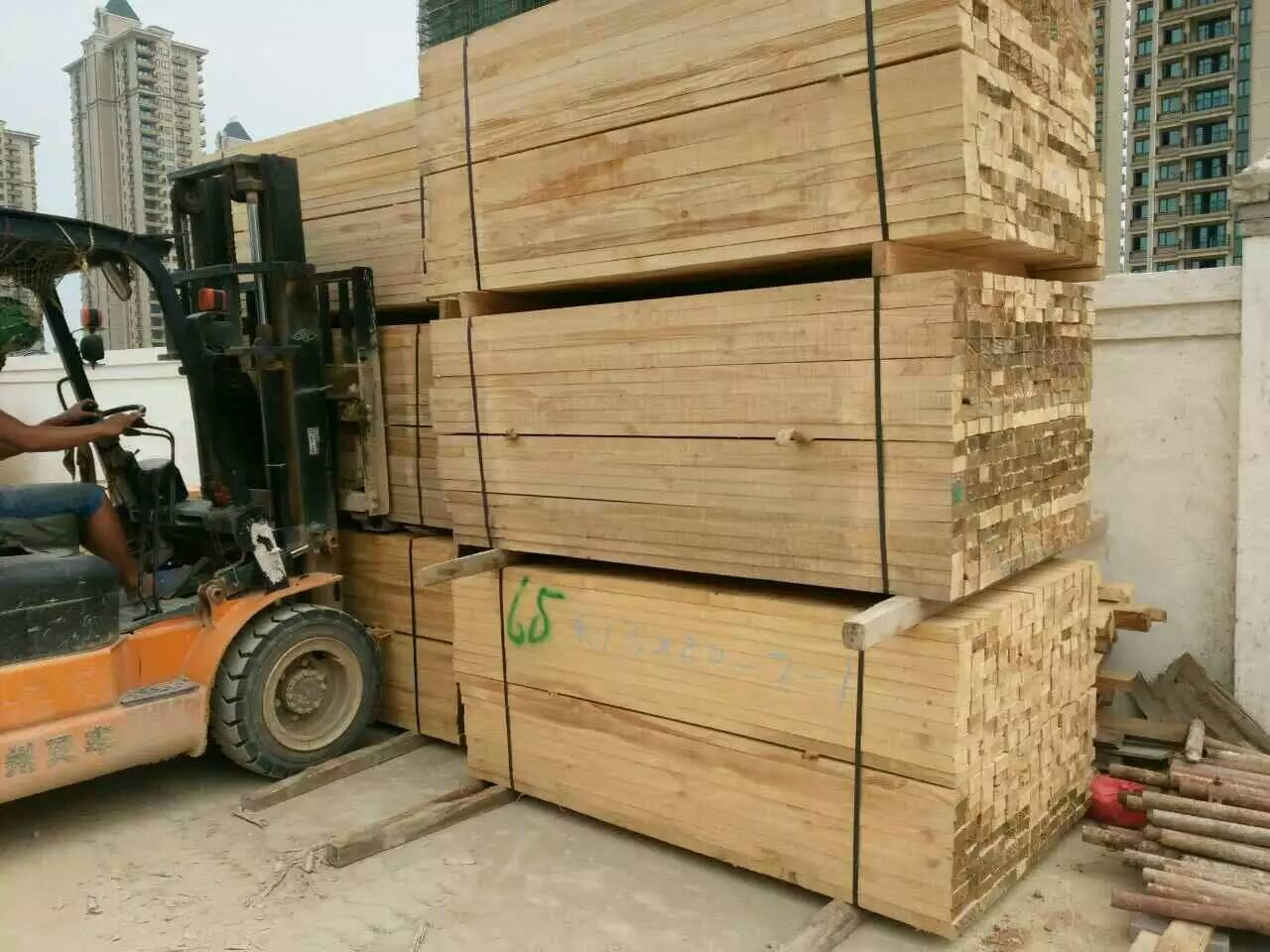 江西余干林总订购的一车1建筑模板和一车铁杉木方已发货，请注意查收